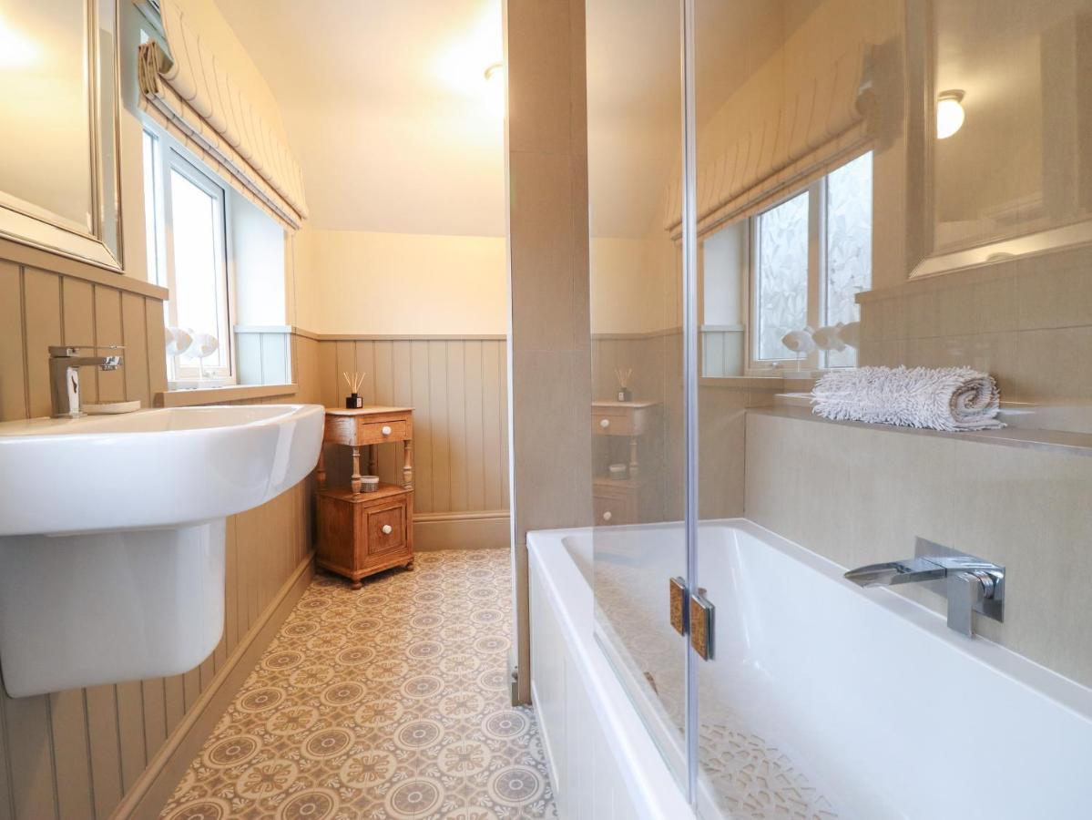 3 Ivy Court Villa Долгелай Екстериор снимка